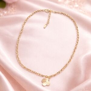 Delicate Gold Flower Pendant Necklace for Women